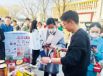 学习强国：大学生设计特色摊位助力农副产品销售